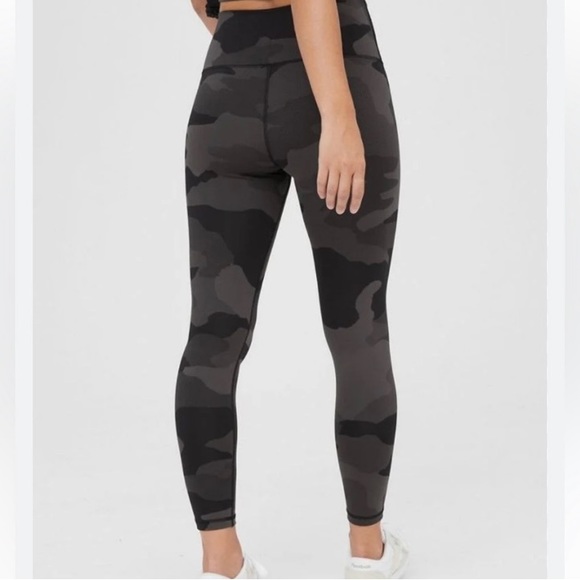 Offline by Aerie black and gray camouflage leggings - Picture 2 of 10